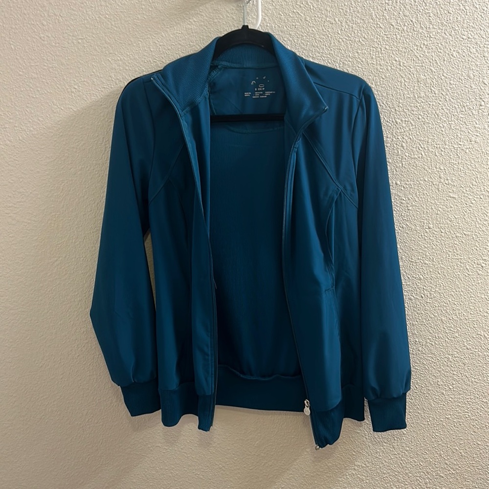 Small Caribbean Blue Cherokee Infinity Scrub Jacket